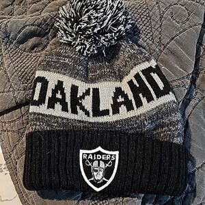 Oakland Raiders bobble hat